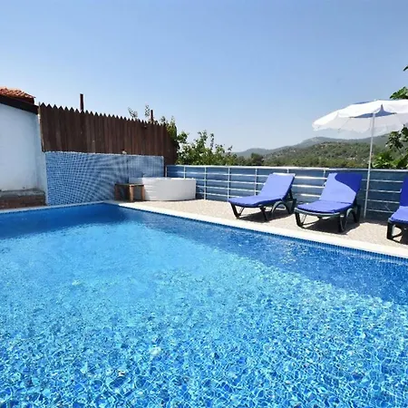 Exclusive With Breathtaking Views, 1045