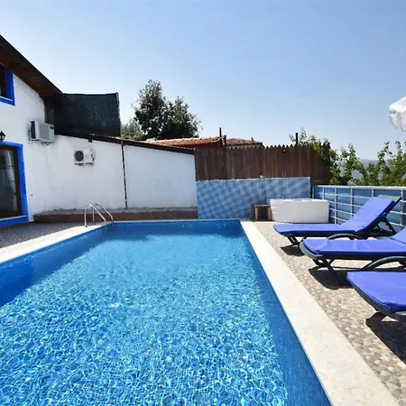 Exclusive With Breathtaking Views, 1045 *